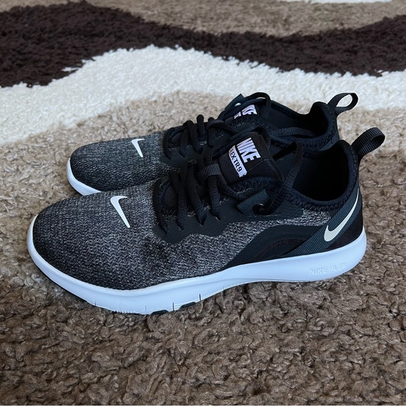 Nike Women's Flex Trainer 9 Sneaker Sz 6.5 In Black/White - Picture 5 of 11